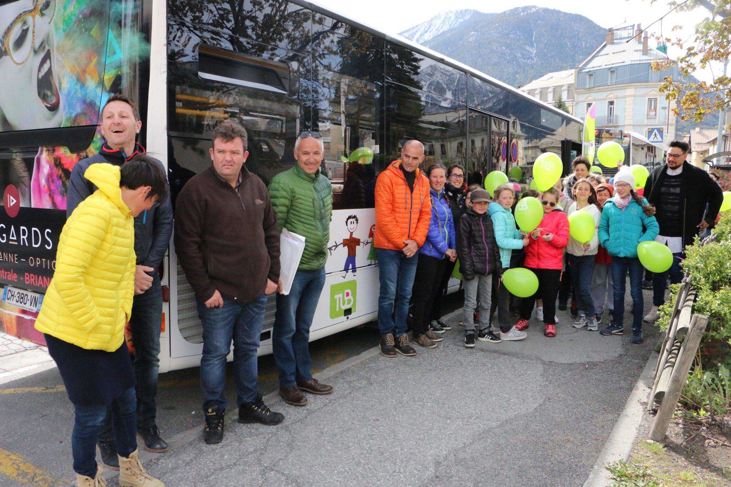 Un bus TUB* entièrement décoré par des écoliers