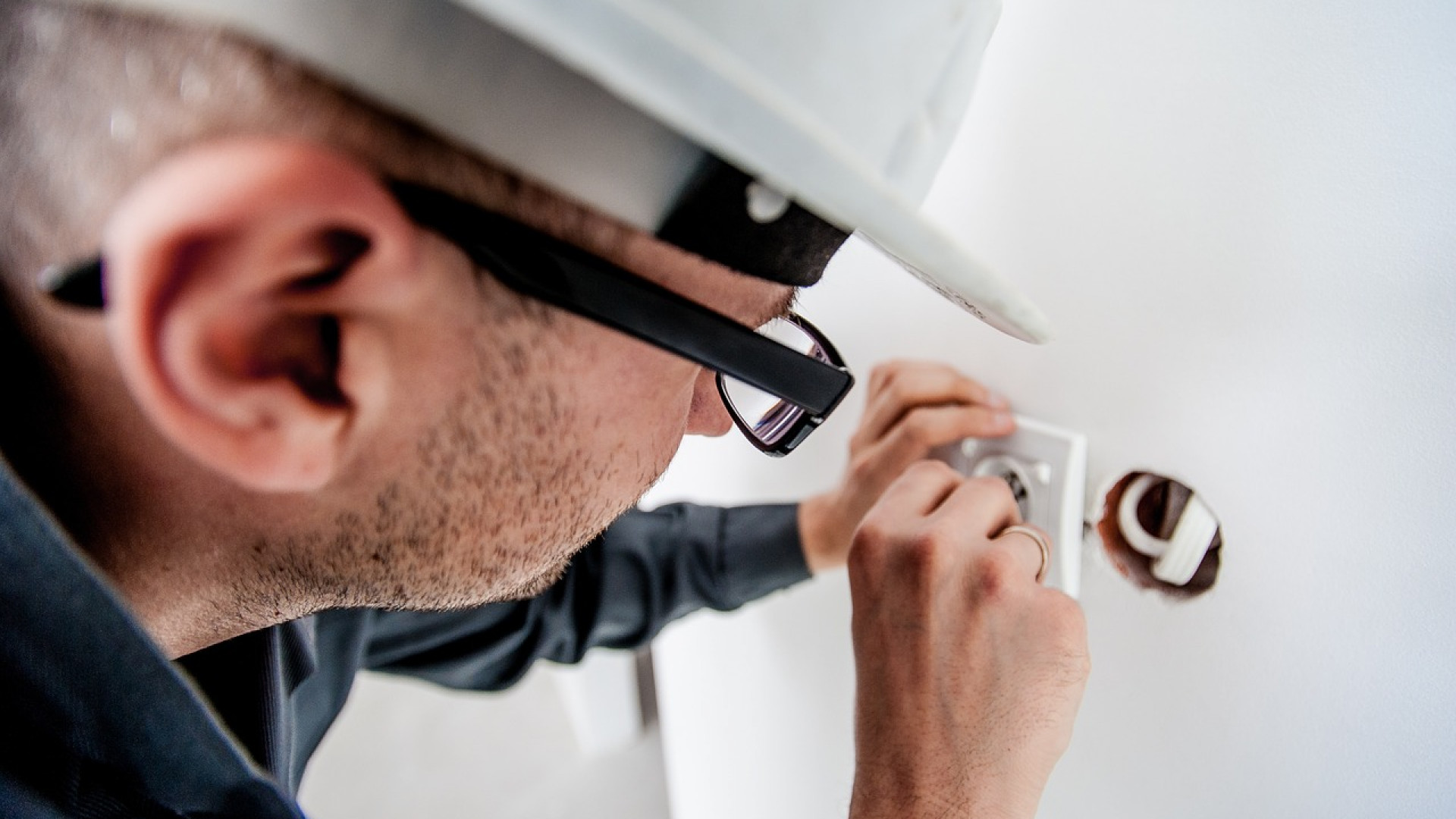 Comment trouver un bon électricien pour vos travaux de construction ? 19