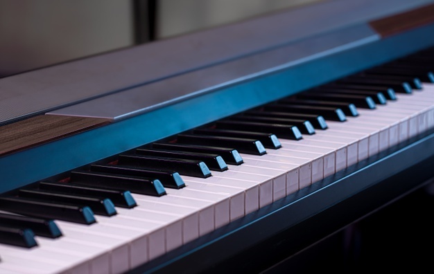 Comment s'appelle l'ensemble des touches du piano ? 4